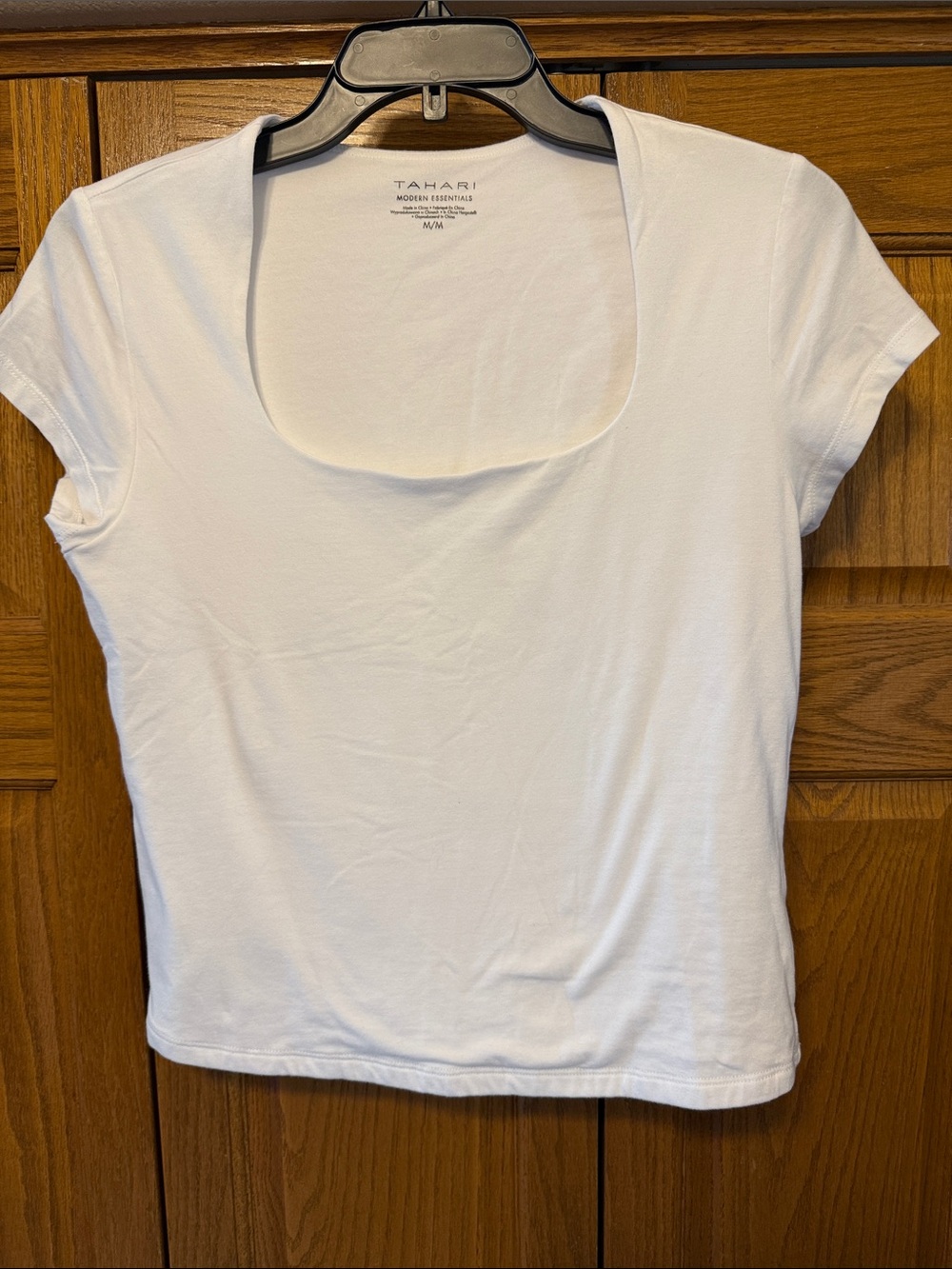 Tahari White Scoop Neck Short Sleeve Tee